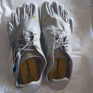 Vibram FiveFingers Light Gray Minimalist Shoes 39